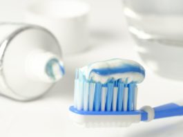 Wie oft sollten Sie sich die Zähne putzen