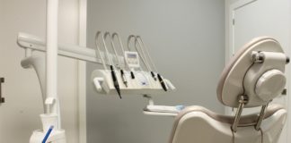 5 Fragen, die Sie sich stellen sollten, bevor Sie zwischen verzögerter und sofortiger Zahnimplantat Belastung wählen